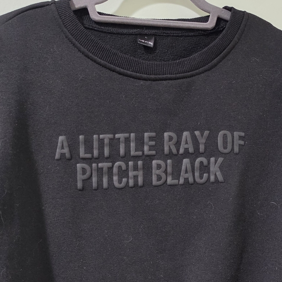 Source Unknown Tops - A LITTLE RAY OF PITCH BLACK CREW SWRATSHIRT. SIZE LG. Oversized